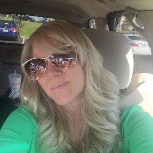 Meet your Posher, Debra